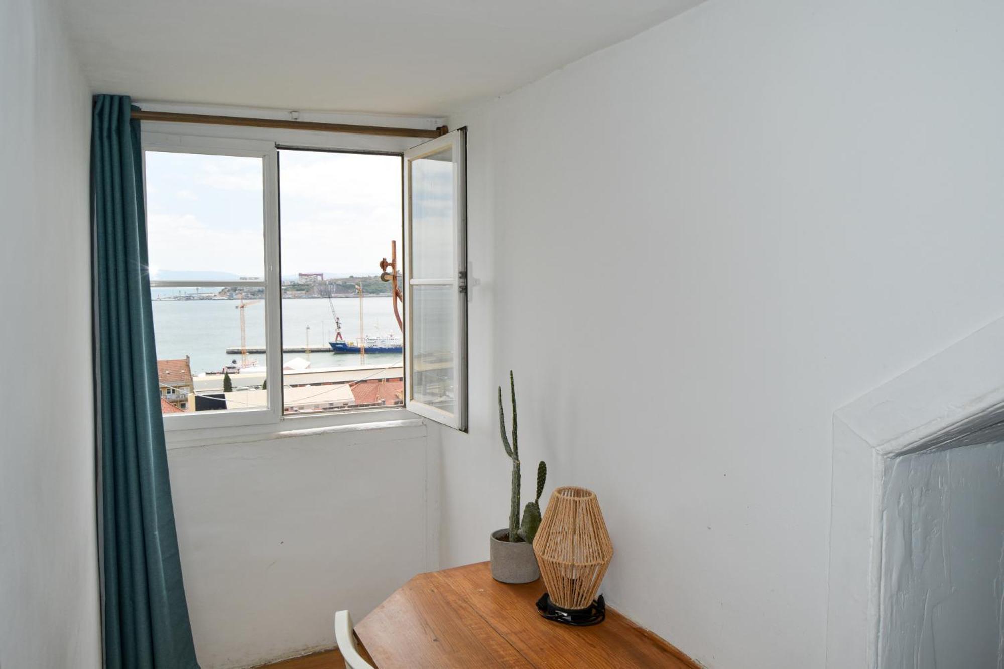 Santos Apartment In Central Lisbon With River View Экстерьер фото