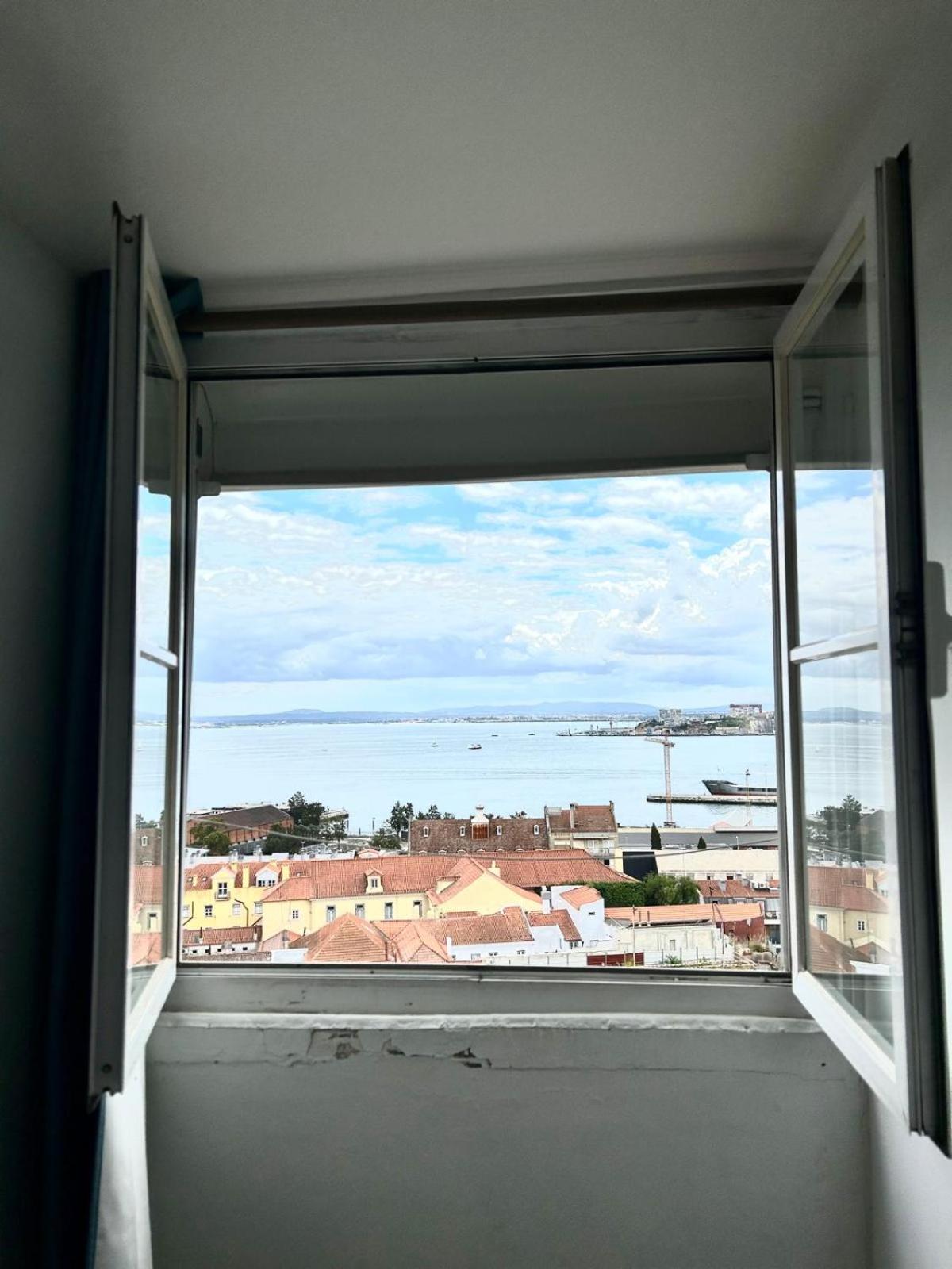 Santos Apartment In Central Lisbon With River View Экстерьер фото